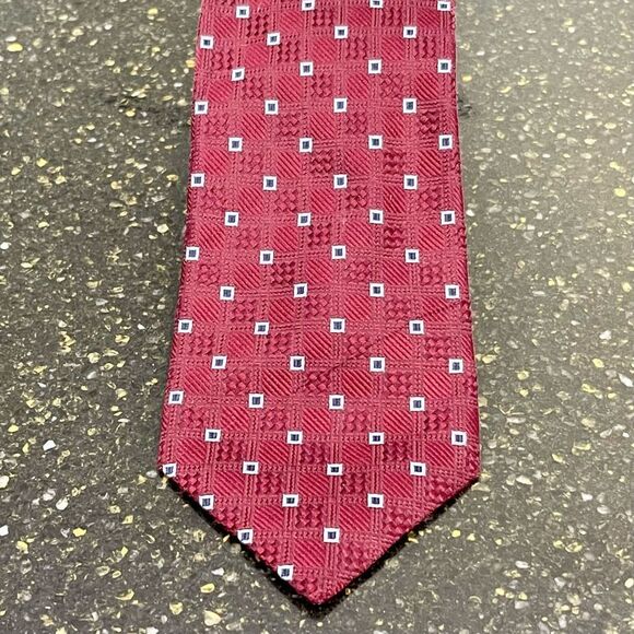 Canali Burgundy Silk Tie. - Picture 9 of 9
